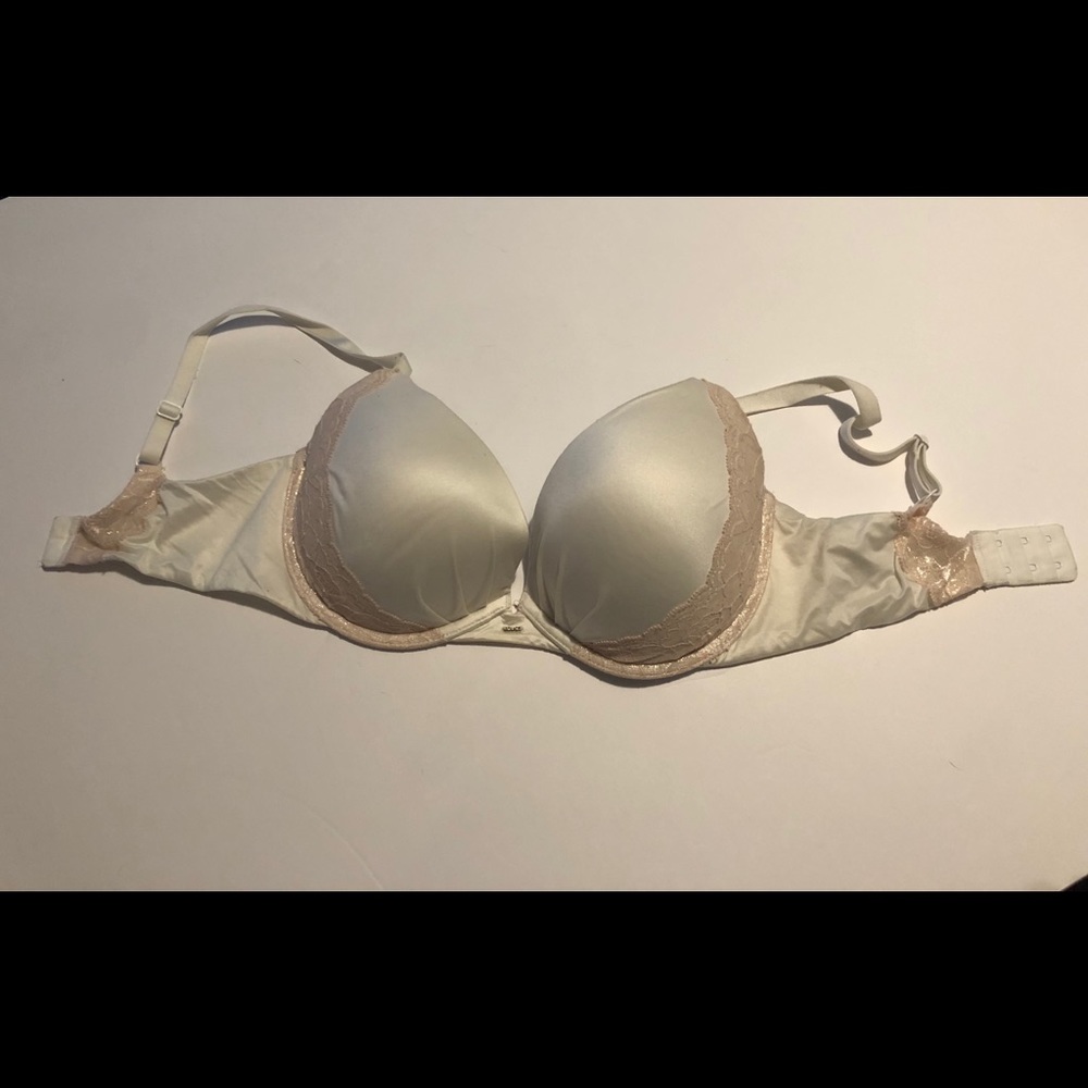Victoria’s Secret fabulous bra